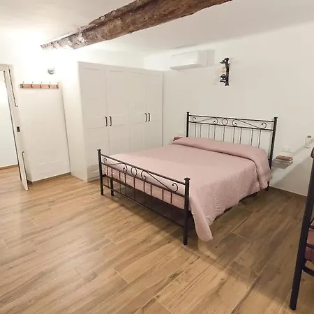 דירה Tra I Caruggi ג'נובה